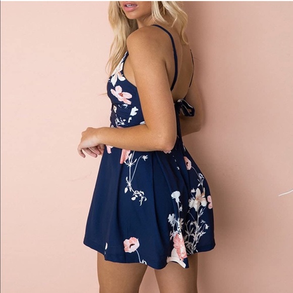Women's Short Jumpsuit Floral Flowy Sleeveless V-Neck Romper Suit Blue Medium - Picture 7 of 8